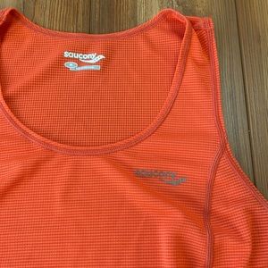 Saucony Med salmon tank top